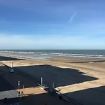 Studio 4 Pers Met Frontaal Zeezicht & Prive Zwembad Oostende